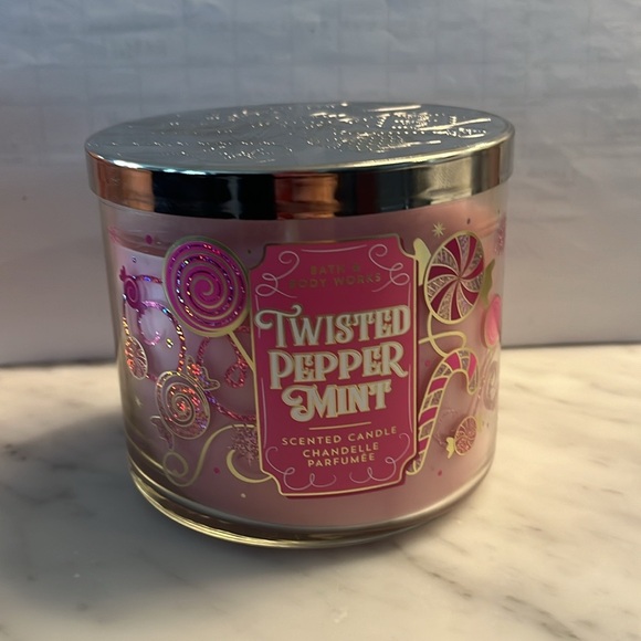 Bath & Body Works Twisted Peppermint Scented Candle - Picture 2 of 5